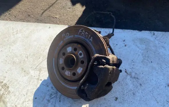 Skoda Fabia Mk2 (5J) Front wheel hub spindle knuckle