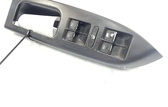 Volkswagen Touran I Electric window control switch