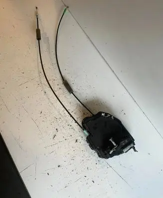 Toyota Corolla E140 E150 Front door lock