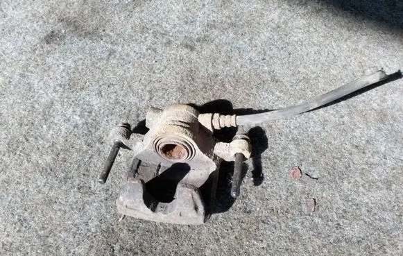 Mitsubishi Space Wagon Rear brake caliper