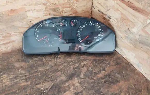 Audi A4 S4 B5 8D Speedometer (instrument cluster) 8D0919861H 110008989002