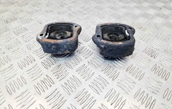 Engine mount bracket