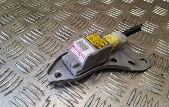 Toyota Avensis Verso Airbag deployment crash/impact sensor 8986044010