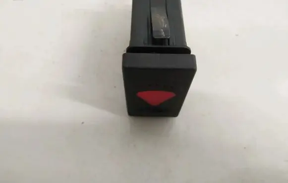 Volkswagen PASSAT B5 Hazard light switch 3b0953235b
