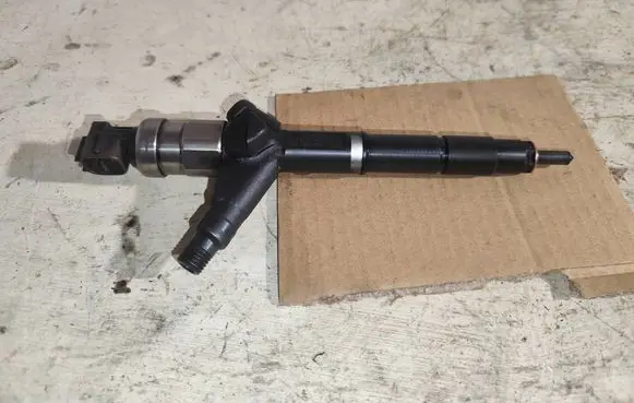 Nissan Primera Fuel injector 16600au600 04d00092au6