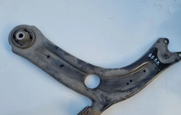 Volkswagen PASSAT B8 Front lower control arm/wishbone 3Q0407153B