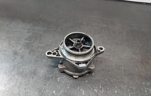 BMW 5 E39 Vacuum pump 2246126