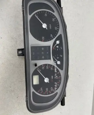 Renault Laguna II Speedometer (instrument cluster) 8200170306 501018640076 7JE666D1
