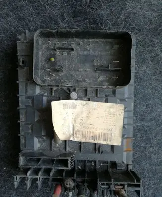 Volkswagen Golf V Fuse module 1K0937125A