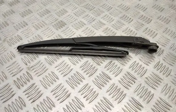 Rear wiper blade arm