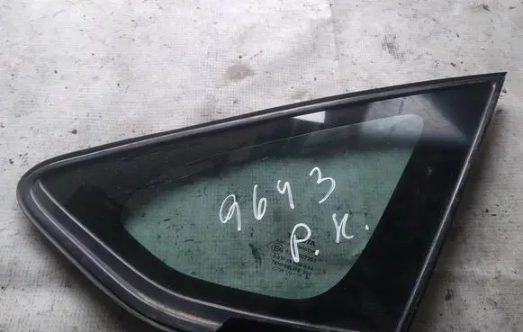 Toyota Auris 150 Front triangle window/glass as2