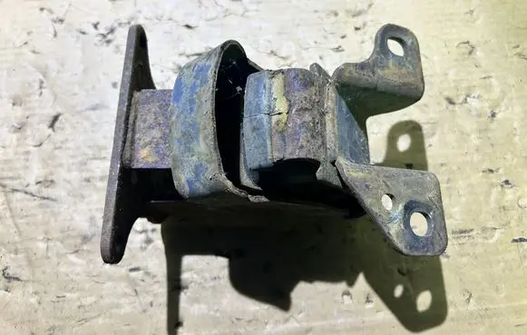 KIA Sorento Engine mount vacuum valve 