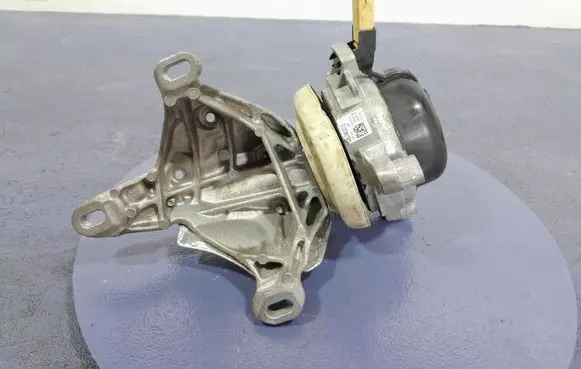 Audi Q7 4M Engine mount vacuum valve 4M0399201E