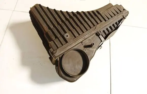 Volkswagen Touareg I Air filter box 7L0129607 7L0129620