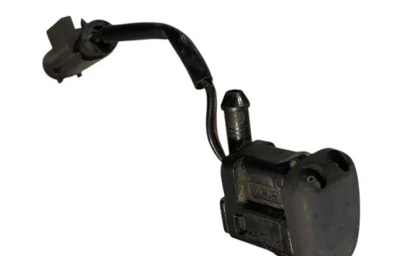 BMW 5 E39 Windshield washer spray nozzle 8361039 61668361039
