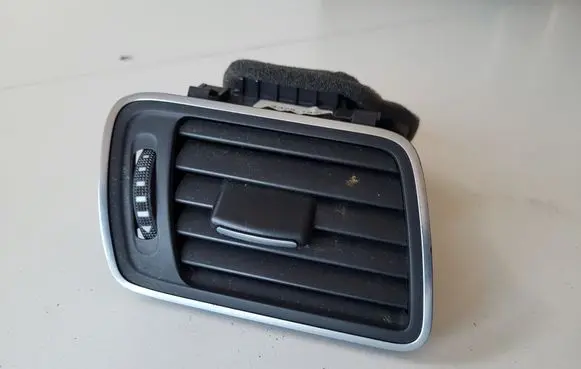 Volkswagen PASSAT B7 Dashboard side air vent grill/cover trim