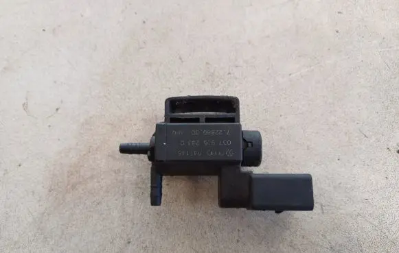 Volkswagen Touran I Turbo solenoid valve 037906283C