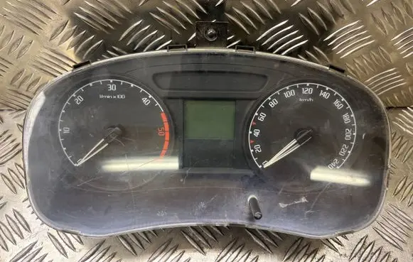 Skoda Fabia Mk2 (5J) Speedometer (instrument cluster) V2823466