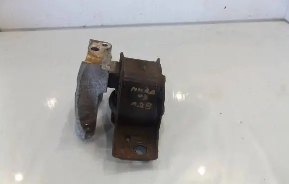 Nissan Micra Engine mounting bracket
