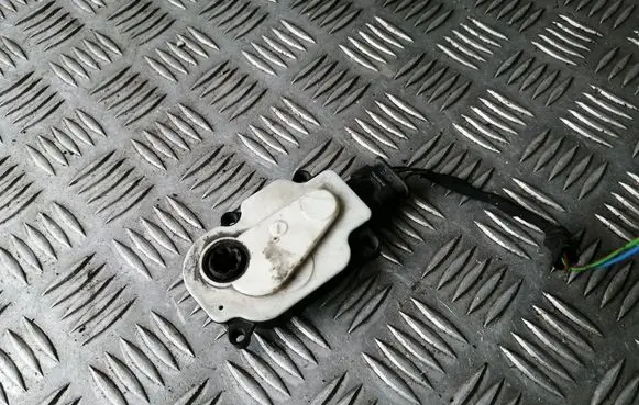 BMW 5 F10 F11 Radiator active air flap actuator 7193168 6466R151