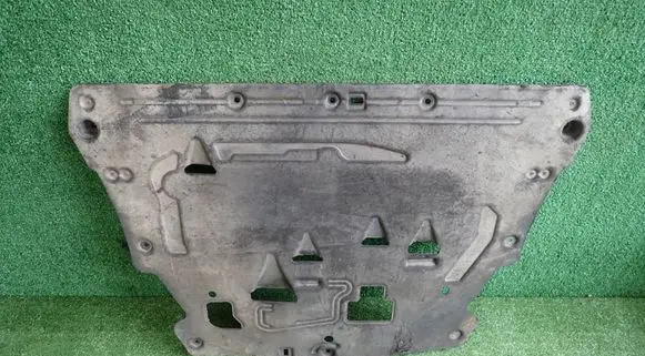 Volvo V60 Engine splash shield/under tray 