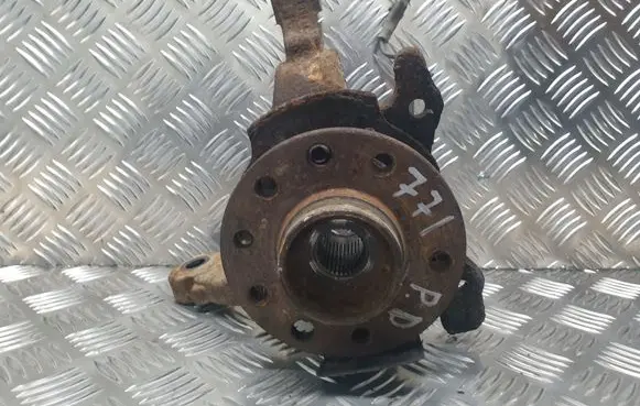 Opel Astra H Front wheel hub 13156048