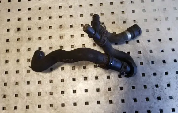Engine coolant pipe/hose