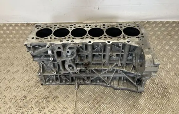 BMW 5 F10 F11 Engine block N57D30A 7823013