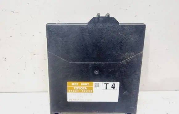 Toyota RAV 4 (XA40) Central body control module 8922142250