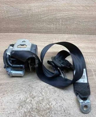 Volkswagen Golf V Front seatbelt 6087167F1C 609823100A R4107352FPC