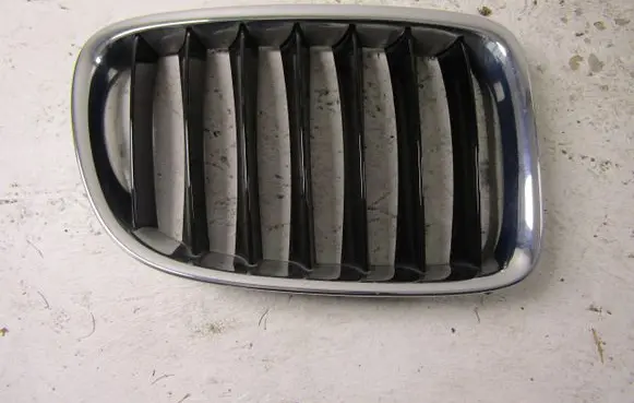BMW X1 E84 Front bumper upper radiator grill 2993308