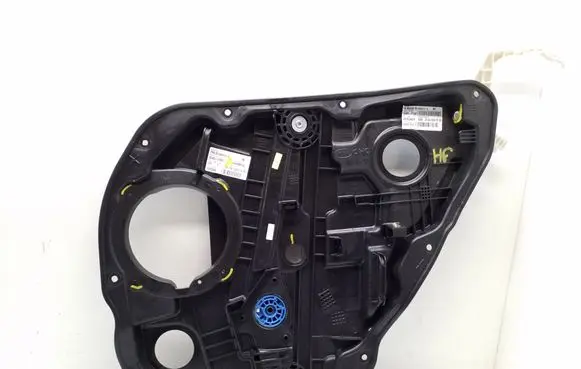 Rear window lifting mechanism without motor