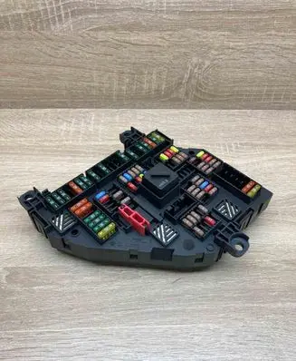 BMW 5 F10 F11 Fuse module 9234423 1670499