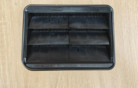 BMW 8 G16 Quarter panel pressure vent 9176945