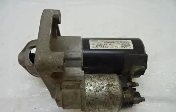 Citroen C4 Cactus Starter motor 9674077280