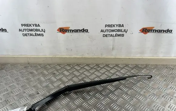 Toyota RAV 4 (XA50) Front wiper blade arm