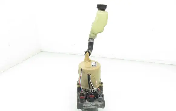 Mazda 5 Power steering pump 