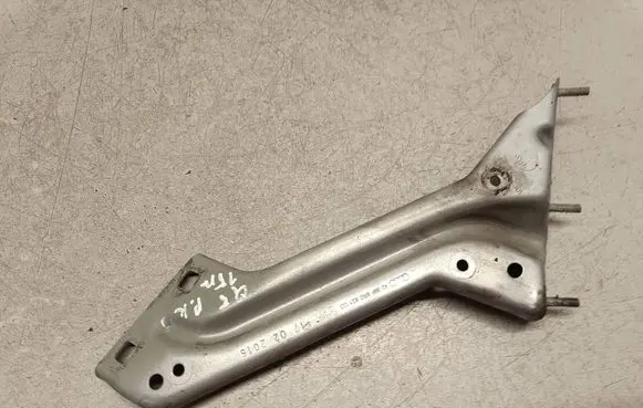 Audi Q5 SQ5 Fender mounting bracket 8R0821135