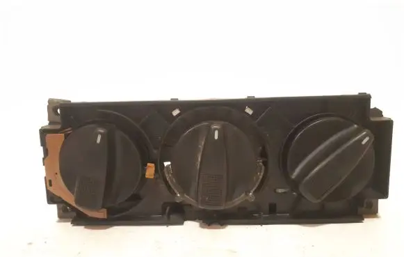 Volkswagen Golf III Climate control unit 1H0819045A 1H0820045