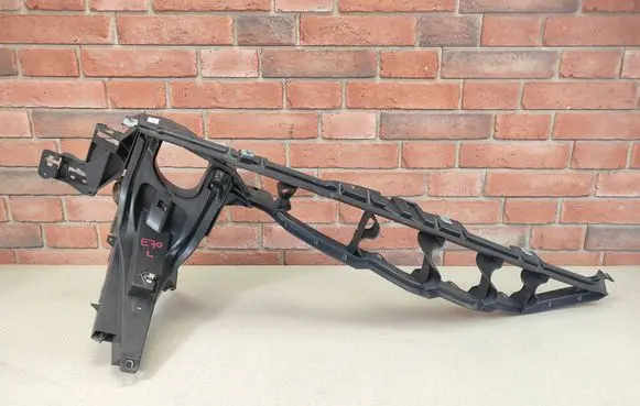 BMW X5M E70 Headlight/headlamp mounting bracket 7157983 7157989