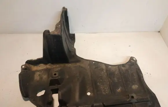Toyota Avensis T220 Engine splash shield/under tray 51441