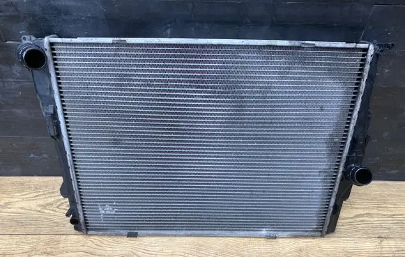 BMW 3 E90 E91 Coolant radiator 752325715 7170078 2379V
