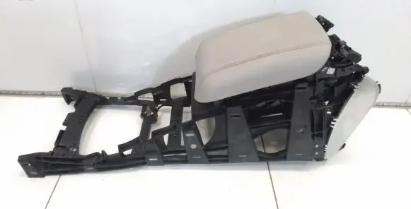 Mercedes-Benz R W251 Center console A2516801255