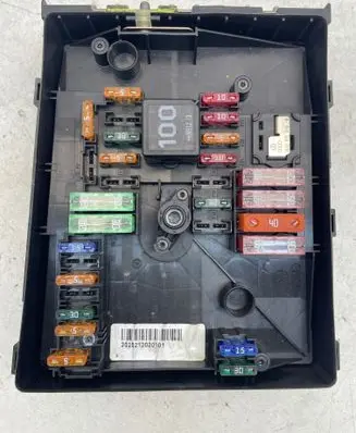 Volkswagen Golf V Fuse module 017181301 2025212020101