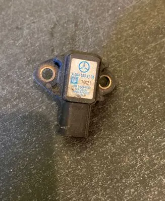 Mercedes-Benz Vito Viano W638 Air pressure sensor A0041533128 1021 16244349