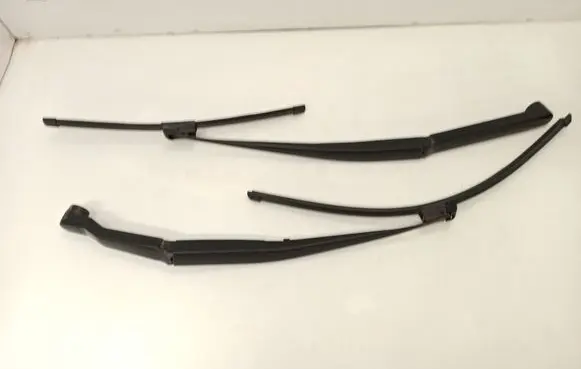 Subaru Legacy Front wiper blade arm 16621 16612