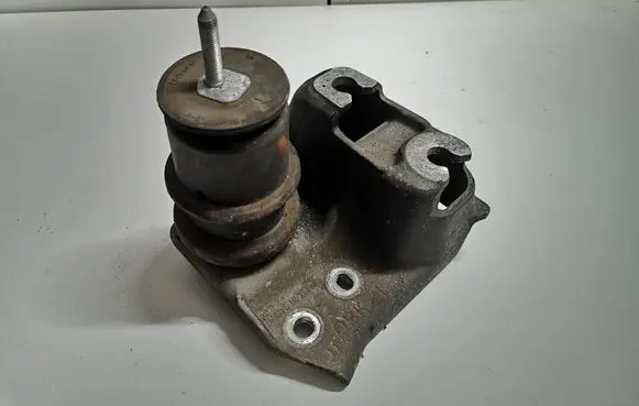 Subaru Outback (BS) Engine mount bracket