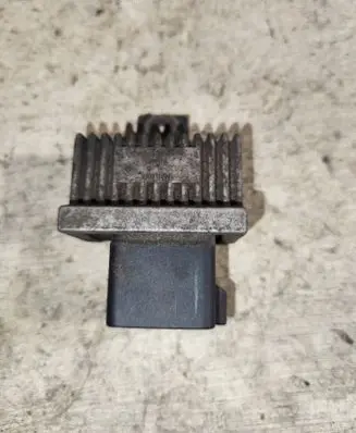 Renault Megane II Glow plug pre-heat relay 7700115078