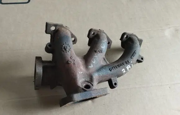 Chrysler Voyager Exhaust manifold 04781039AA