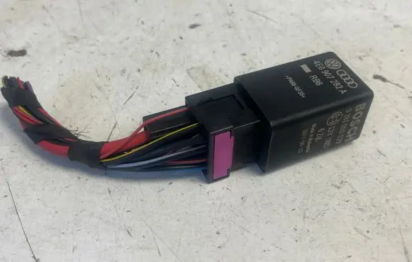 Audi Q5 SQ5 Glow plug pre-heat relay 4E0907282A